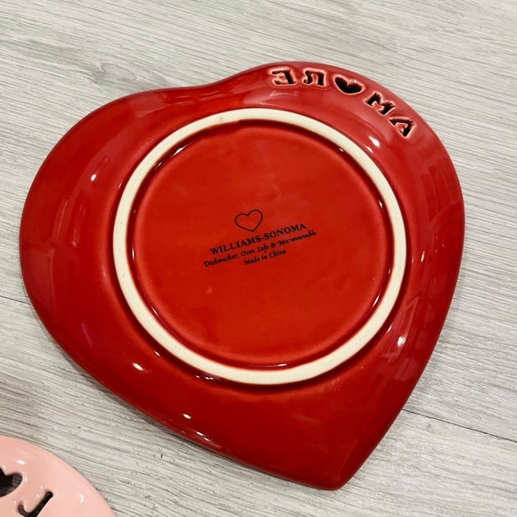 ❤️ Williams Sonoma Valentine heart shaped plates ❤️ - Picture 10 of 12